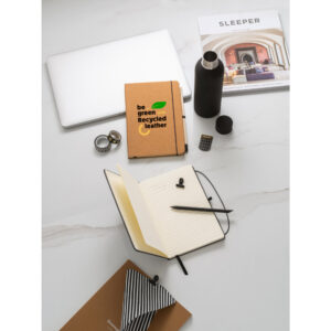 Caderno A5 com capa dura em couro reciclado - Brinde Corporativo Personalizado | Enova