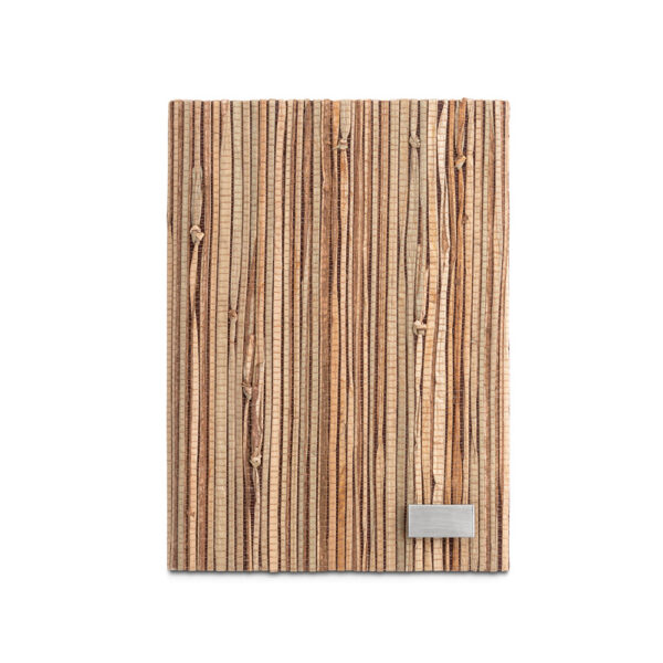 Caderno A5 em palha natural com folhas pautadas recicladas - Brinde Corporativo Personalizado | Enova