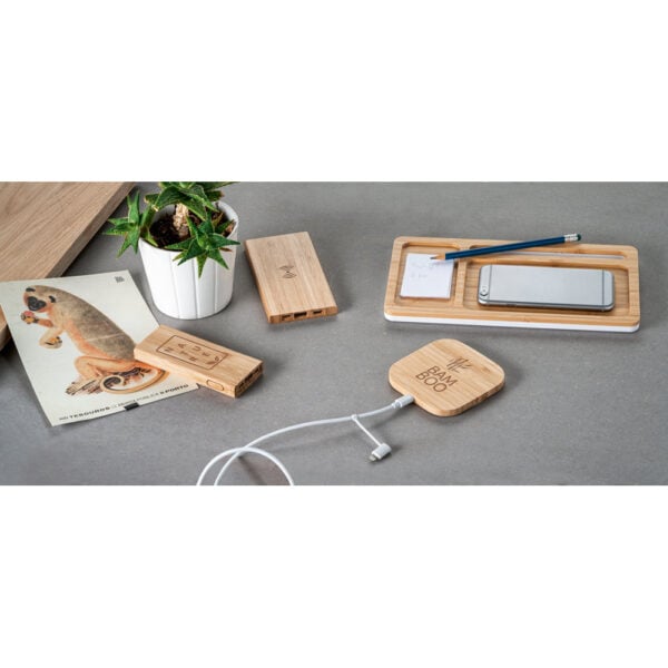 Bateria portátil em bambu 5'000 mAh - Brinde Corporativo Personalizado | Enova