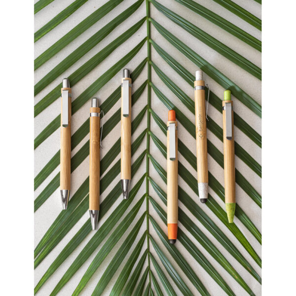 Esferográfica em bambu com clipe em metal - Brinde Corporativo Personalizado | Enova
