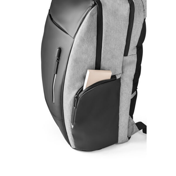 Mochila para notebook 17" em 900D e Tarpaulin - Brinde Corporativo Personalizado | Enova