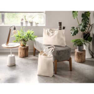 Sacola em 50% algodão, 30% algodão reciclado e 20% poliéster reciclado (220 g/m²) - Brinde Corporativo Personalizado | Enova