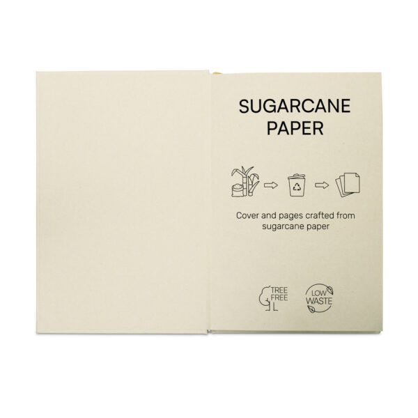 Caderno A5 de capa dura em papel à base de cana-de-açúcar (80% polpa da cana-de-açúcar) com folhas pautadas - Brinde Corporativo Personalizado | Enova