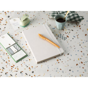 Caderno A5 em 100% rPET com tratamento antibacteriano com páginas pautadas - Brinde Corporativo Personalizado | Enova
