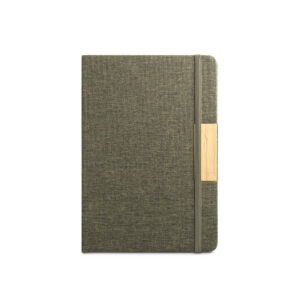 Caderno A5 em tecido poliéster 100% reciclado (100% rPET) com folhas pautadas - Brinde Corporativo Personalizado | Enova