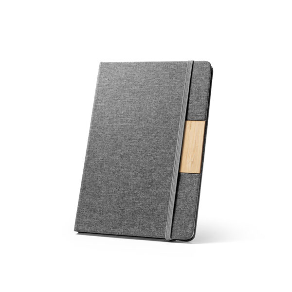 Caderno A5 em tecido poliéster 100% reciclado (100% rPET) com folhas pautadas - Brinde Corporativo Personalizado | Enova