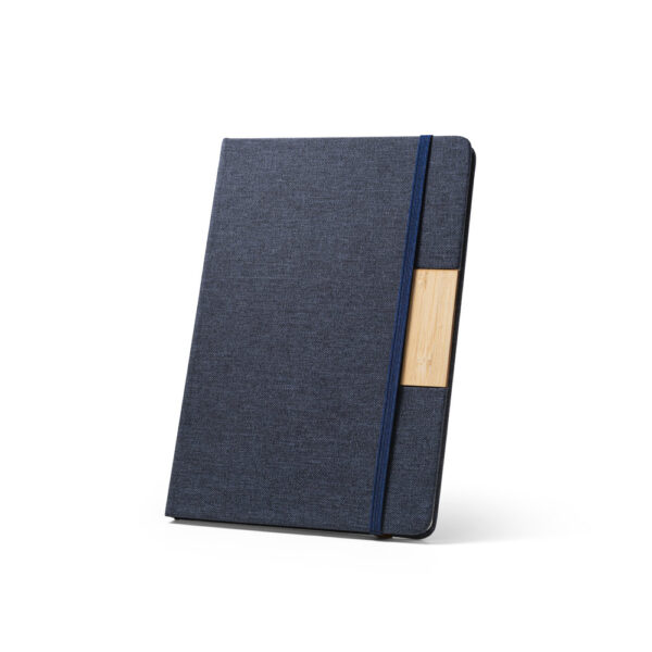 Caderno A5 em tecido poliéster 100% reciclado (100% rPET) com folhas pautadas - Brinde Corporativo Personalizado | Enova