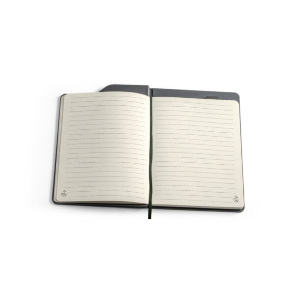 Caderno A5 de capa dura em tecido poliéster 100% reciclado (100% rPET) com folhas pautadas - Brinde Corporativo Personalizado | Enova