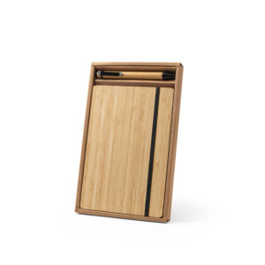Conjunto de caderno A5 em bambu com páginas pautadas e esferográfica em bambu - Brinde Corporativo Personalizado | Enova