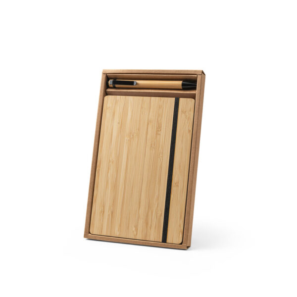 Conjunto de caderno A5 em bambu com páginas pautadas e esferográfica em bambu - Brinde Corporativo Personalizado | Enova