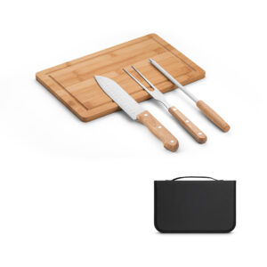 Kit churrasco em estojo de 210D e tábua em bambu com 3 utensílios em aço inox e madeira de seringueira - Enova Brindes Personalizados