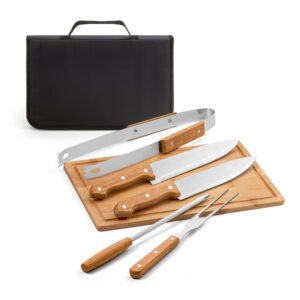 Kit churrasco em estojo de 210D e tábua em bambu com 5 utensílios em aço inox e madeira de Seringueira - Enova Brindes Personalizados