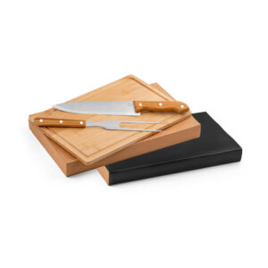 Kit churrasco em caixa kraft com tábua em bambu e 2 utensílios em aço inox e bambu - Enova Brindes Personalizados
