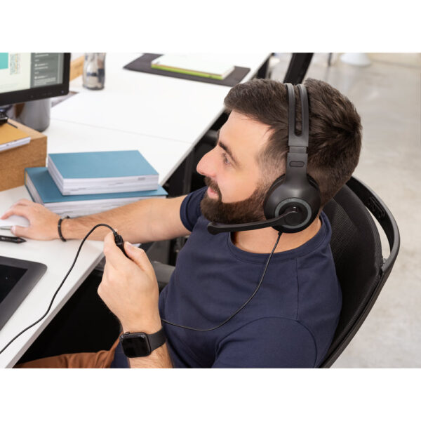 Fone de ouvido ajustáveis com microfone em ABS e PP - Brinde Corporativo Personalizado | Enova