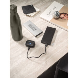 Bateria portátil em alumínio 100% reciclado e bateria em lítio 10000 mAh - Brinde Corporativo Personalizado | Enova