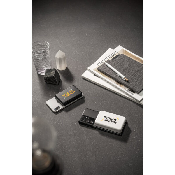 Bateria portátil em ABS 100% reciclado e bateria em lítio 5000 mAh - Brinde Corporativo Personalizado | Enova