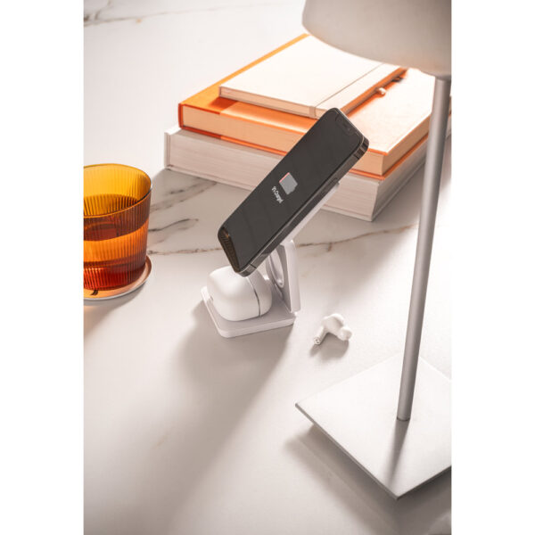 Carregador magnético wireless super rápido dobrável em ABS 100% reciclado que permite carregar três dispositivos simultaneamente - Brinde Corporativo Personalizado | Enova