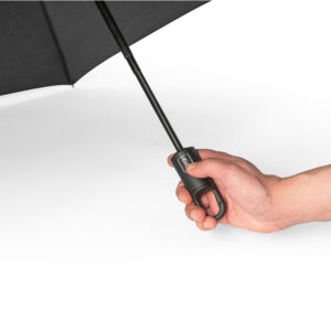 Guarda-chuva dobrável de 23'' em 100% poliéster reciclado pongee 190T (100% rPET) com abertura e fecho automático - Brinde Corporativo Personalizado | Enova