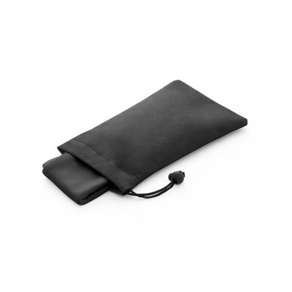 Toalha esportiva refrescante em 100% poliéster reciclado (100% rPET) com bolsa em non-woven - Brinde Corporativo Personalizado | Enova
