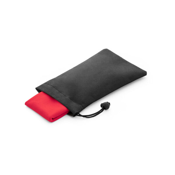 Toalha esportiva refrescante em 100% poliéster reciclado (100% rPET) com bolsa em non-woven - Brinde Corporativo Personalizado | Enova