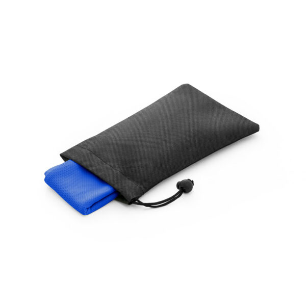 Toalha esportiva refrescante em 100% poliéster reciclado (100% rPET) com bolsa em non-woven - Brinde Corporativo Personalizado | Enova