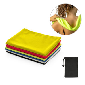 Toalha esportiva refrescante em 100% poliéster reciclado (100% rPET) com bolsa em non-woven - Enova Brindes Personalizados