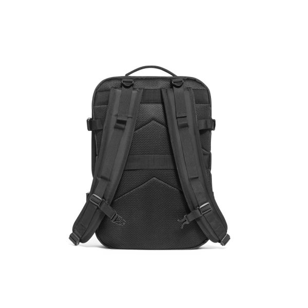 Mochila de viagem em poliéster reciclado 600D de alta densidade, com bolso para notebook 17.3" e placa para gravação 29 L - Brinde Corporativo Personalizado | Enova