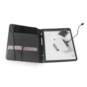 Pasta A4 em poliéster 100% reciclado 300D com caderno com 40 páginas pautadas - Brinde Corporativo Personalizado | Enova