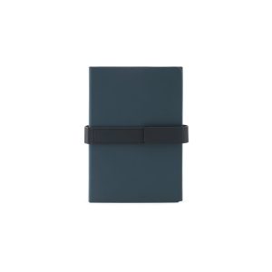 Caderno A5 com capa dura em 80% materiais reciclados (PU reciclado e poliéster reciclado) estruturado em duas partes: a primeira tem 128 páginas pautadas e a segunda 128 páginas lisas - Brinde Corporativo Personalizado | Enova