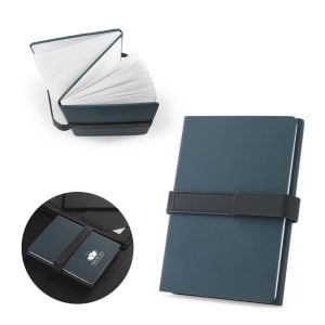 Caderno A5 com capa dura em 80% materiais reciclados (PU reciclado e poliéster reciclado) estruturado em duas partes: a primeira tem 128 páginas pautadas e a segunda 128 páginas lisas - Enova Brindes Personalizados