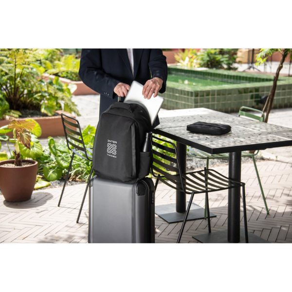 Mochila antirroubo, em poliéster reciclado 600D twill, resistente à água, e bolso para notebook 17.3" 20 L - Brinde Corporativo Personalizado | Enova
