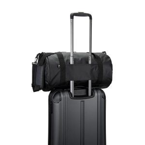 Bolsa esportiva em formato cilíndrico em poliéster reciclado 600D de alta densidade com compartimento lateral para sapatos 32 L - Brinde Corporativo Personalizado | Enova
