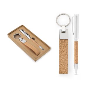 Conjunto composto por uma esferográfica e chaveiro, ambos em metal e cortiça - Enova Brindes Personalizados
