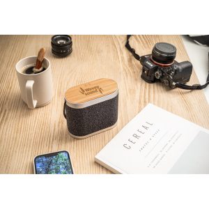 Caixa de som de 15W com carregador wireless super-rápido 15W e 2h de autonomia em bambu e PET 100% reciclado - Brinde Corporativo Personalizado | Enova