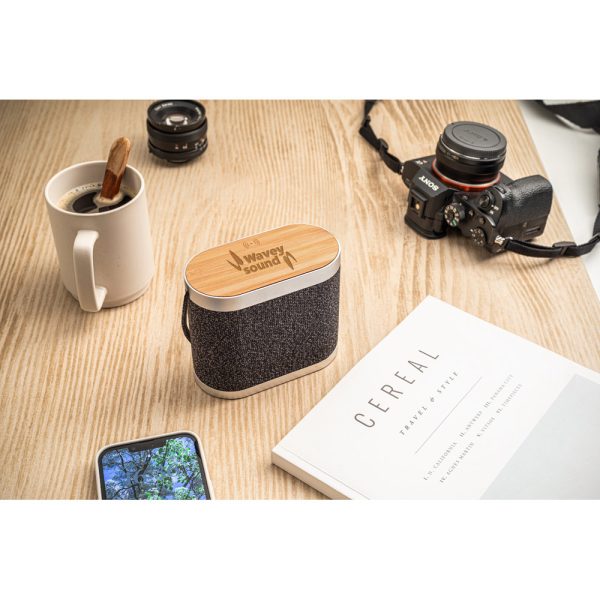 Caixa de som de 15W com carregador wireless super-rápido 15W e 2h de autonomia em bambu e PET 100% reciclado - Brinde Corporativo Personalizado | Enova