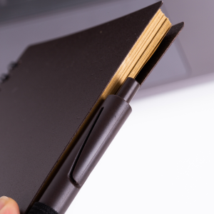 Caderno Capa PP com Caneta - Brinde Corporativo Personalizado | Enova