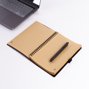 Caderno Capa PP com Caneta - Brinde Corporativo Personalizado | Enova