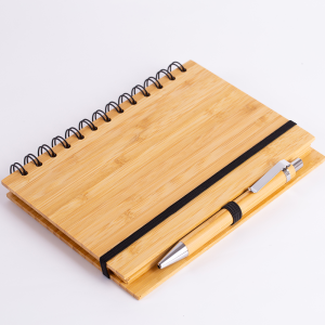Caderno Capa em Bambu c/ Caneta (18x13cm) - Brinde Corporativo Personalizado | Enova