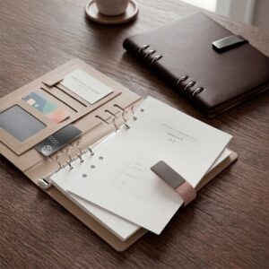 Caderno Fichário com Capa em Couro Sintético