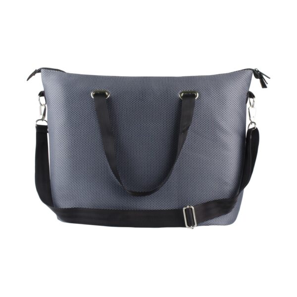 Bolsa esportiva e academia personalizada em tecido mesh cinza com alças de mão e base reforçada