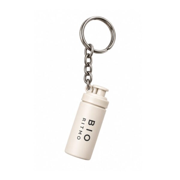 Chaveiro 3D Personalizado 3D100 em formato de coqueteleira bege com a marca do cliente