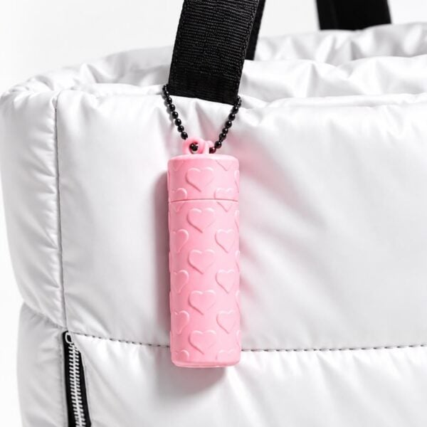 Chaveiro Porta-Batom 3D Personalizado 3D103 rosa preso na alça de uma bolsa