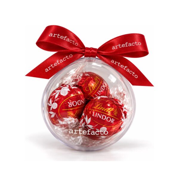 Kit Bola de Natal Personalizada com Chocolates KT115, detalhe da fita de cetim e da bola de acrílico personalizadas
